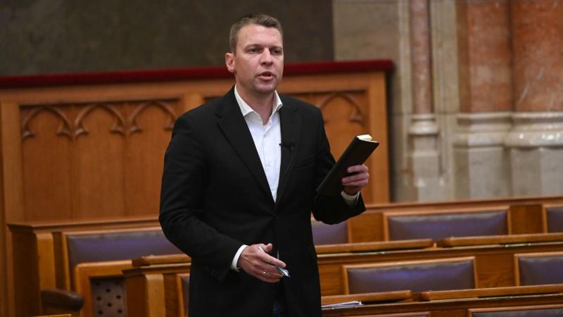 Menczer: Brüsszel titkos műveletekre készül hazánk ellen.