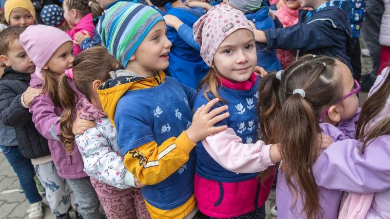 Örömmel értesíthetjük a bölcsődéseket, óvodásokat és iskolásokat – mindannyiukra különleges meglepetés leselkedik!