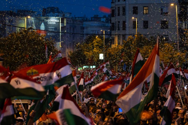 Októberben sajnálatos események zajlottak, amelyek forgalomkorlátozásokat és lezárásokat idéztek elő a hosszú hétvégén. Ezek a változások sokakat érintettek, és jelentős hatással voltak a közlekedésre és a szabadidős programokra. Fontos, hogy a tervezett 