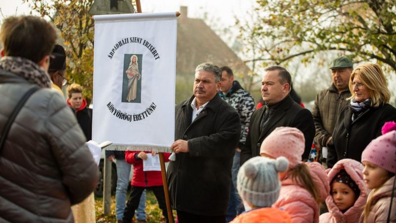 Az Árpád-házi Szent Erzsébet emlékére rendezett búcsú különleges ünnepség keretében zajlott, ahol a résztvevők méltó módon tisztelegtek a szent életének és tanításainak. A rendezvény gazdag programkínálattal várta az érdeklődőket, akik között sokan érkezt