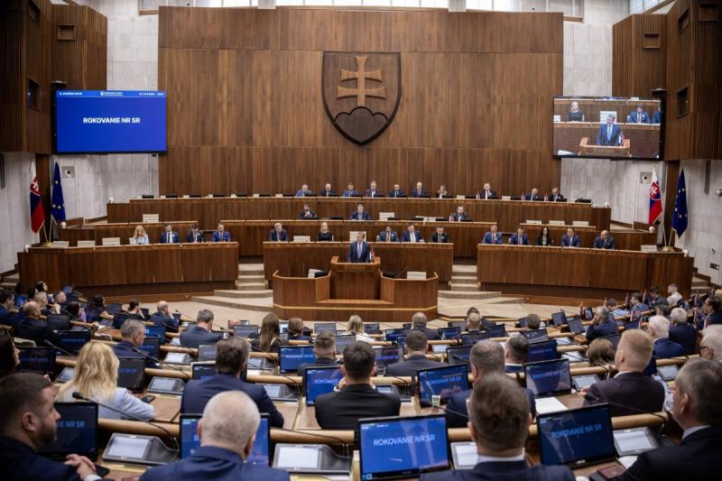 Az év végéhez közeledve a parlament utolsó ülésén napirendre kerül a jövő évi költségvetés, valamint Šutaj Eštok leváltása is.