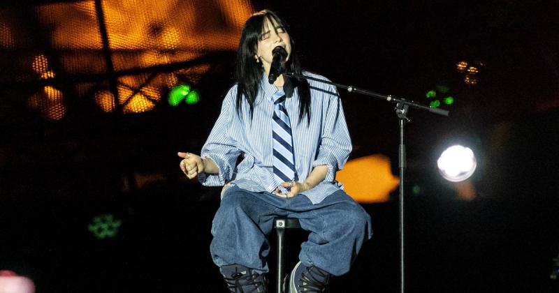 Billie Eilish egy váratlan pillanatban szembesült a kritikák özönével – a felvétel pedig mindent rögzített. Az eseményről készült videón a fiatal tehetség reakciója és a szituáció drámai feszültsége is jól látható.