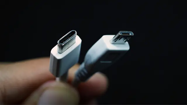 Az USB-C kötelezővé tétele az EU-ban: Milyen következményekkel jár az új szabályozás? - PlanetZ

Az Európai Unió új szabályozása értelmében az USB-C csatlakozó használata kötelezővé válik, ami számos változást hoz magával a technológiai piacon. De mit is 