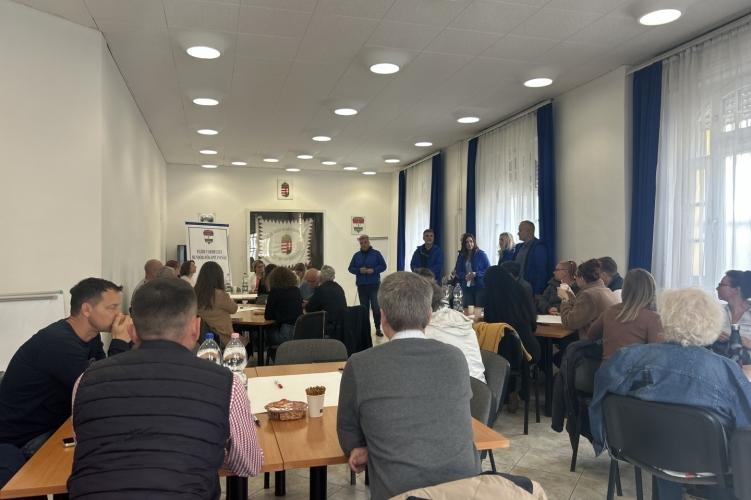 Fedezd fel a DELTA Police Coffee különleges világát Székesfehérváron! Kávézóinkban nem csupán ízletes kávék várnak, hanem egy barátságos légkör és egyedi élmények is. Merülj el a finom aromákban, és tapasztald meg, hogyan találkozik a közösségi élmény a k