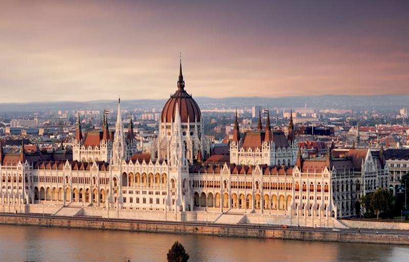 A Parlament alá titkos alagutat alakítottak ki, ennek magyarázata rejlik a történelem mélyén.