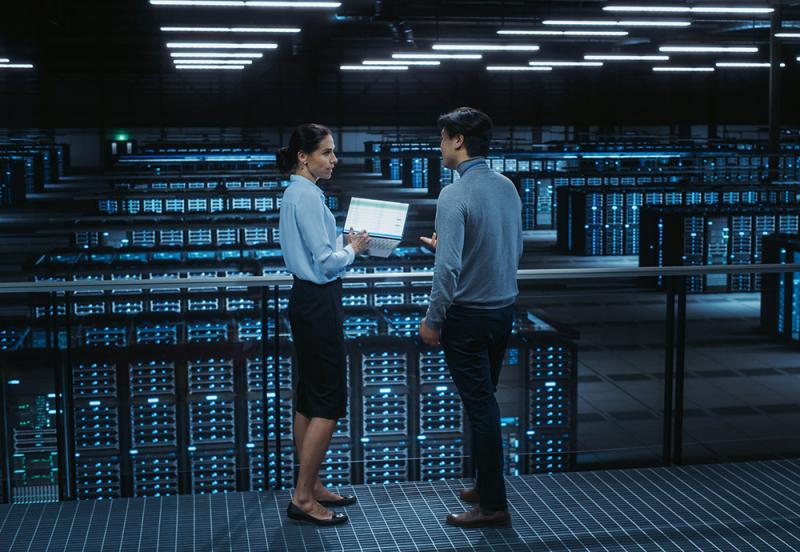 Az adatok védelme - ITBUSINESS

Az információk biztonsága napjaink digitális világában kiemelt fontosságú. Az ITBUSINESS szakértői folyamatosan dolgoznak azon, hogy a legújabb technológiák és módszerek segítségével biztosítsák az érzékeny adatok védelmét.