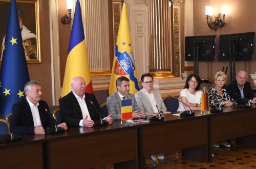 A helyi önkormányzat fogadta a német delegációt, amely különleges alkalomként szolgált a két ország közötti kapcsolat erősítésére.