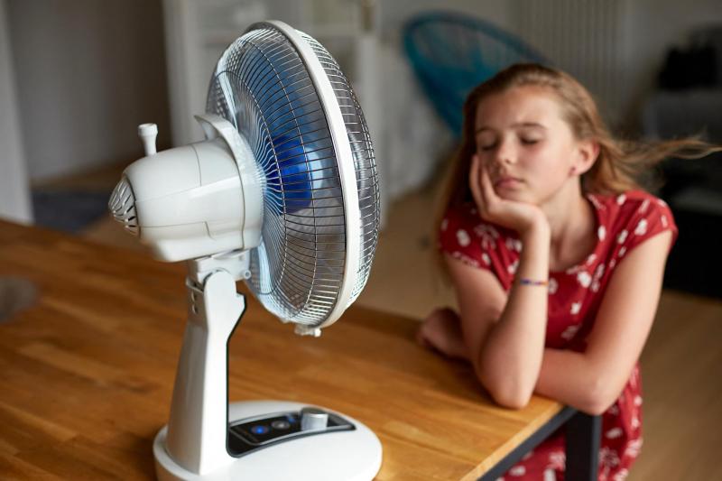 A szülők hozhatnak magukkal ventilátorokat és mobil klímákat a fülledt iskolai környezetbe?