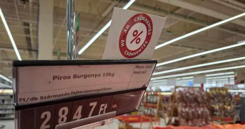 MNB: Az árrésstop meghosszabbodása esetén egyre nagyobb valószínűséggel hárítják át a költségeket a fogyasztókra.