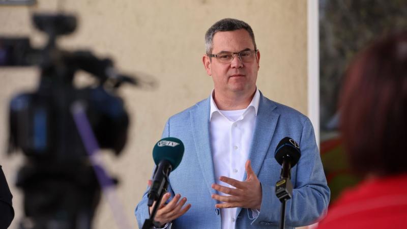 Takács Péter: A Tisza egészségügyi programja egy illúzió

A Tisza egészségügyi programja sokak számára csupán egy légies álomnak tűnik, amelynek valóságtartalma kérdéses. A program ambiciózus célokat tűzött ki, de a megvalósítás során felmerülő kihívások 