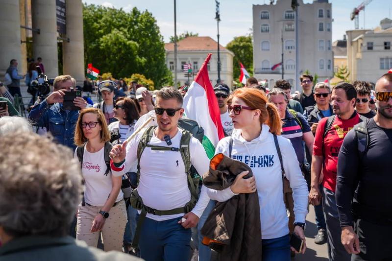 Megérkezett Magyar Péter válasza Hadházy Ákos rendkívüli bejelentésére, miszerint szándékában áll részt venni a Tisza Párt előválasztásán.