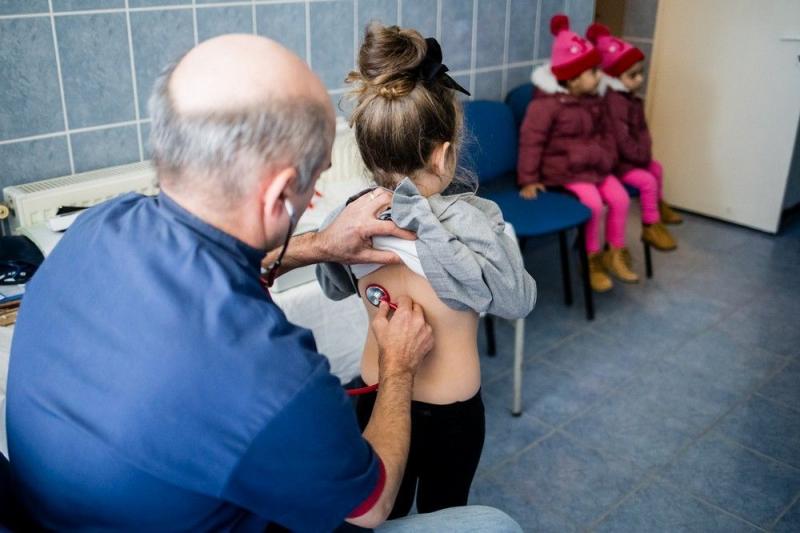 Súlyos figyelmeztetést kell kiadnunk: jelentős mértékben megnövekedett a szamárköhögéses esetek száma Szatmár megyében. Az aggasztó tendencia sürgős intézkedéseket és fokozott figyelmet igényel a közegészségügy terén.