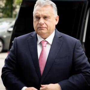 Persze, íme egy egyedi változat:

