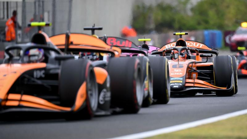 A Forma-1-es Magyar Nagydíj jelentős előnyöket hoz Magyarország és Budapest számára. Az esemény nemcsak a motorsport rajongóit vonzza, hanem hatalmas turisztikai és gazdasági fellendülést is eredményez. A versenyhétvége alatt a látogatók számos helyi szol