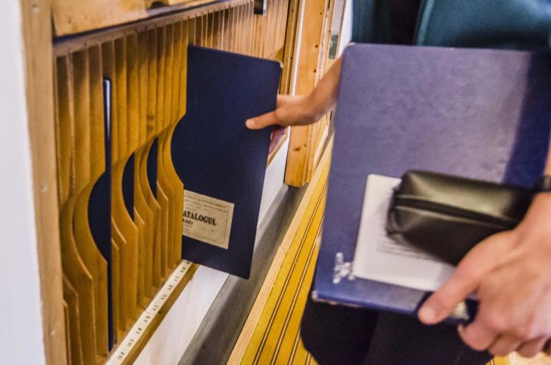 A szeptemberi tanévkezdet új kihívások elé állítja a pedagógusokat: több feladatot kell ellátniuk ugyanazért a juttatásért. A tanárok számára ez a változás nemcsak munkájuk intenzitását növeli, hanem a szakmai elkötelezettségüket is próbára teszi. A helyz
