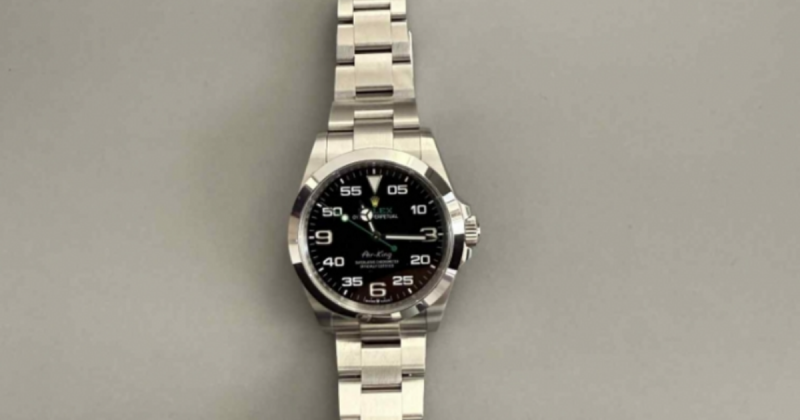 Azt gondolta, hogy ez lesz az év legnagyobb üzlete: egy férfi Rolex helyett csupán egy üres dobozt postázott. Ám a csalás hamar lepleződött.