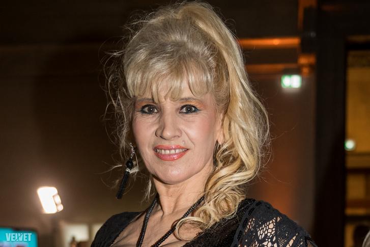 Bíró Ica Ajsa Luna Himnusz-feldolgozása igencsak megosztó, hiszen annyira hamis, hogy az már szinte fájdalmas. Olyan érzést kelt, mintha a falak is elfordulnának tőle, s ez tényleg szégyenletes, gyalázatos.