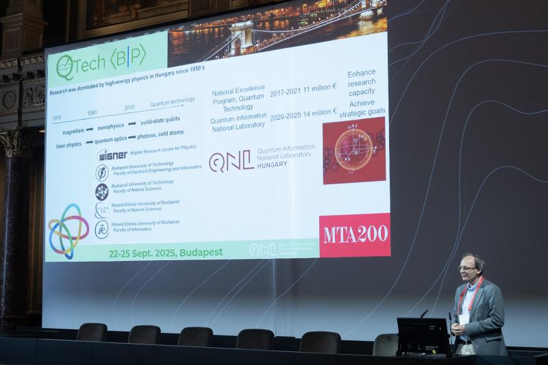 A legfrissebb kvantumtechnológiai újítások debütáltak az Akadémia impozáns székházában. Fedezd fel a QTech Budapest nemzetközi konferencia izgalmas előadásait, melyek videóformájában is elérhetők!