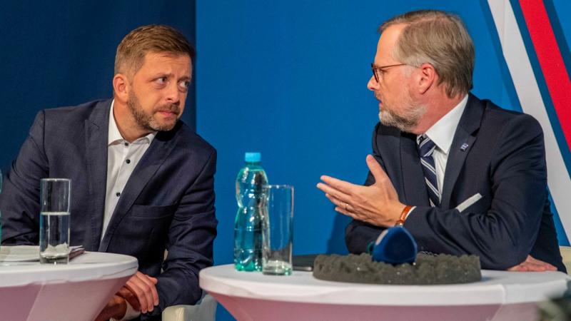 Cseh kormányalakítás: a belügyminiszter aggodalmát fejezte ki a lehetséges kockázatokkal kapcsolatban, és tiltakozását fejezte ki az aktuális helyzet ellen.