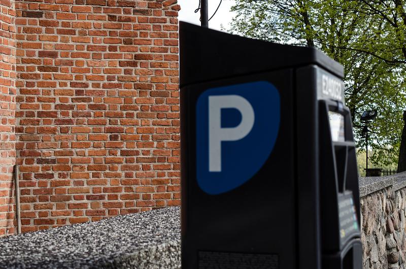 Újévi meglepetésként újabb fizetős parkolózónák lépnek életbe Budapesten, így az autósoknak érdemes felkészülniük arra, hogy a zsebük mélyére nyúljanak.